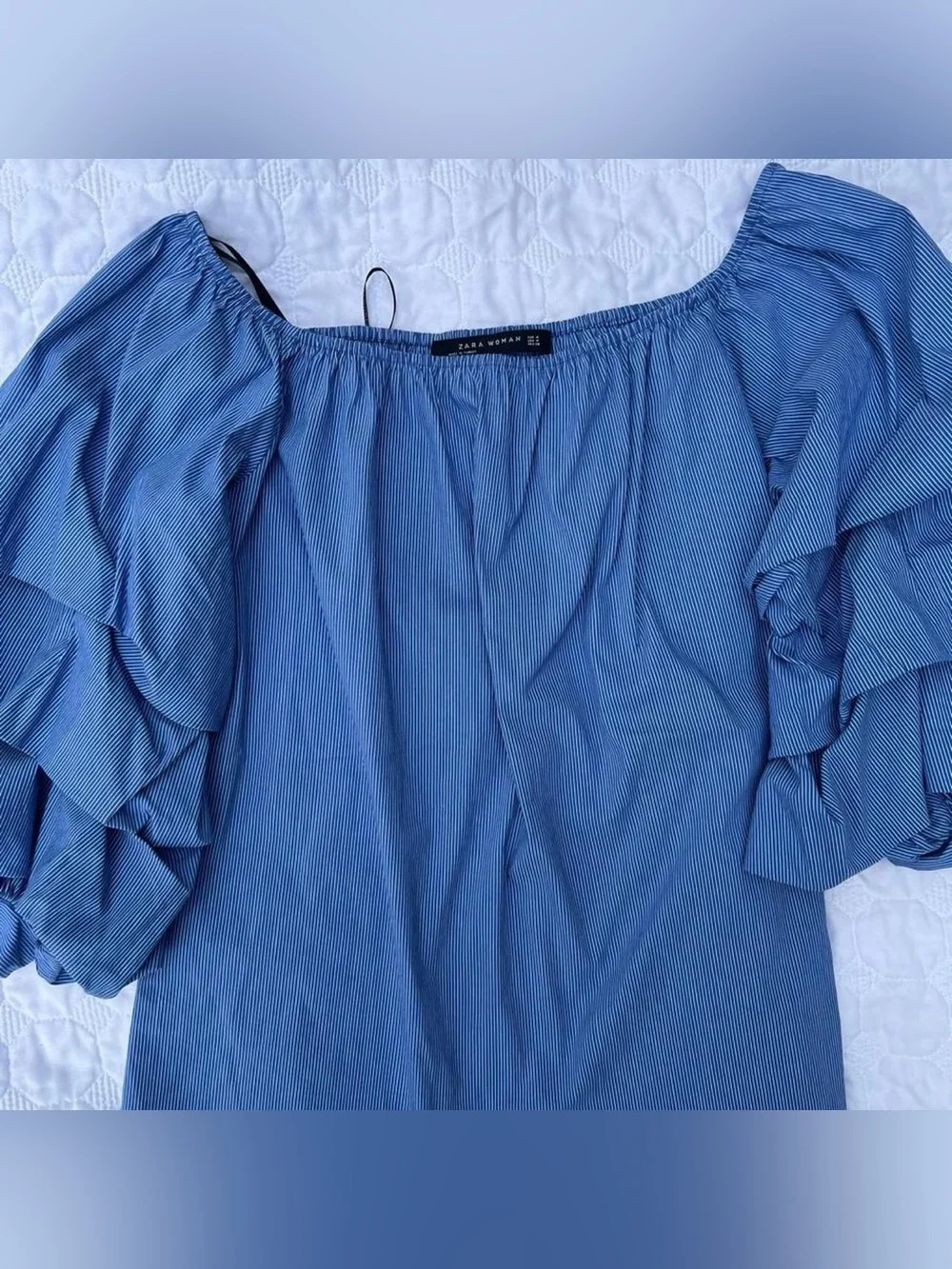 Zara Off the shoulder ruffle puff sleeve top - blue striped - Medium - NWOT
